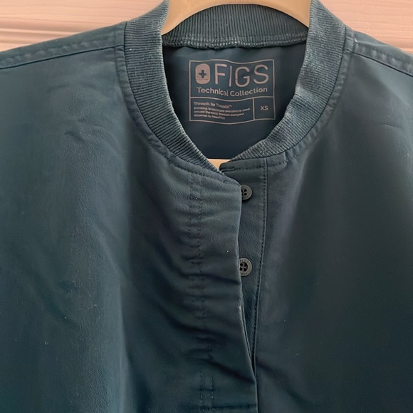 Figs Scrub- Oversized scrub top - Picture 4 of 5